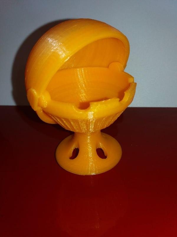 Ashtray  /  Cendrier