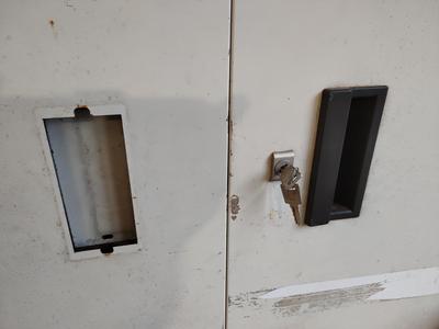 Metal cabinet handle