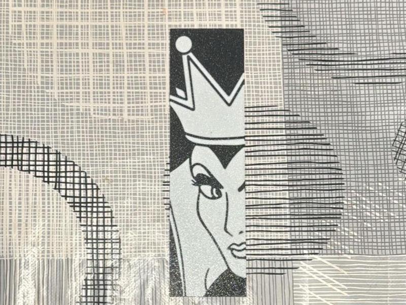 BOOKMARK - THE QUEEN