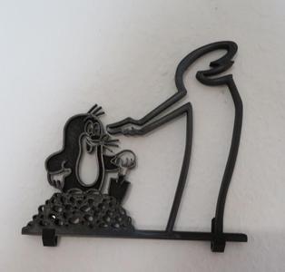 Pauli the little mole, LInea enlightens us