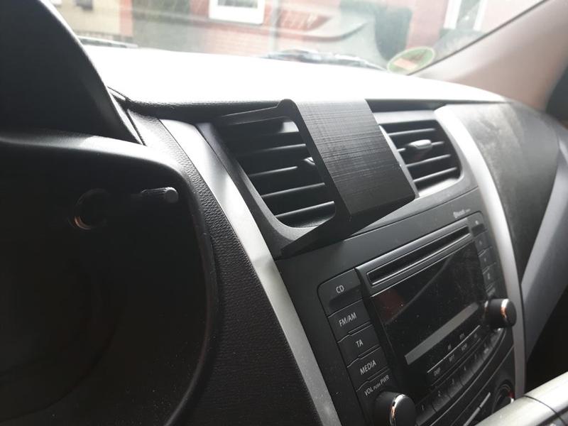 Suzuki Celerio Mobile Phone Base