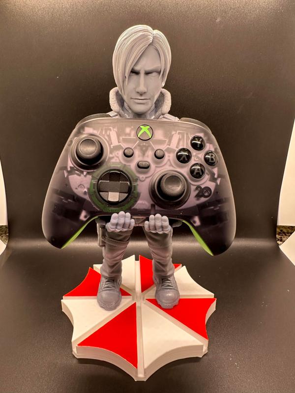 Leon Residual Evil 5 remake joystick holder