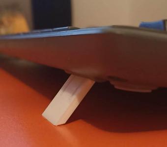 Pata plegable teclado logitec