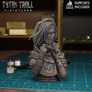 Necklace Girl Bust [Pre-Supported]