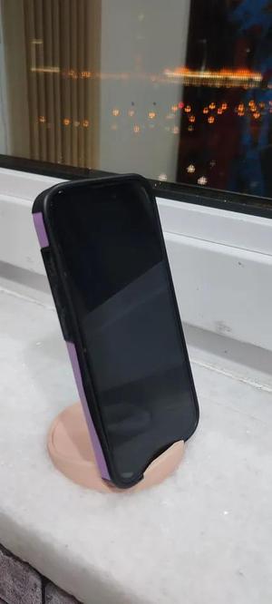 Round phone holder   