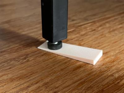 Wobbly table wedge