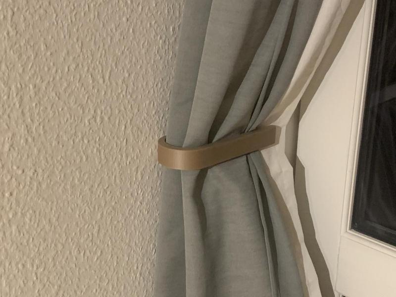 Curtain tieback / holder