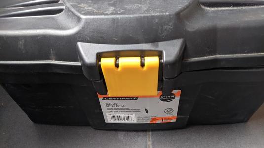 Generic toolbox clip