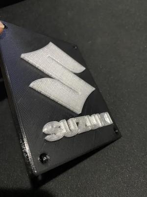 Suzuki logo for the Suzuki LTZ 400 quad bike   