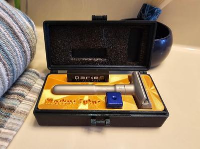 Travel Razor Case with Merkur Futur Insert