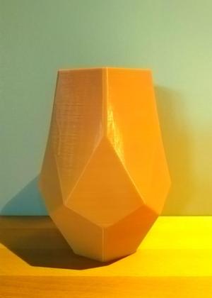 vase low poly 
