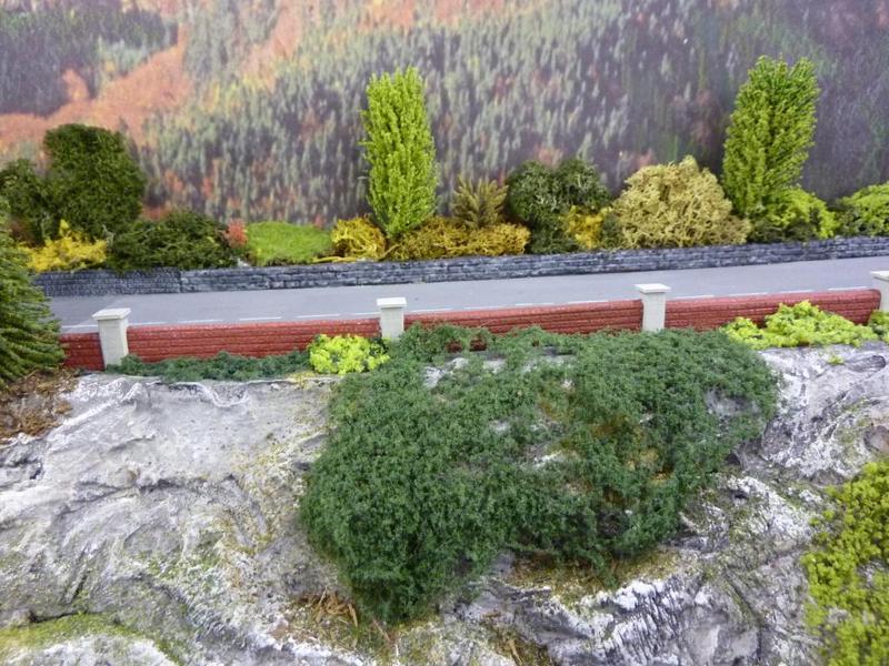 Road pillar