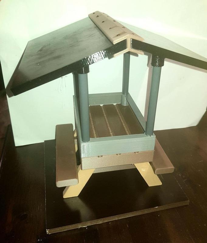 Eichhorn feeding house (with roof) / squirrel food house