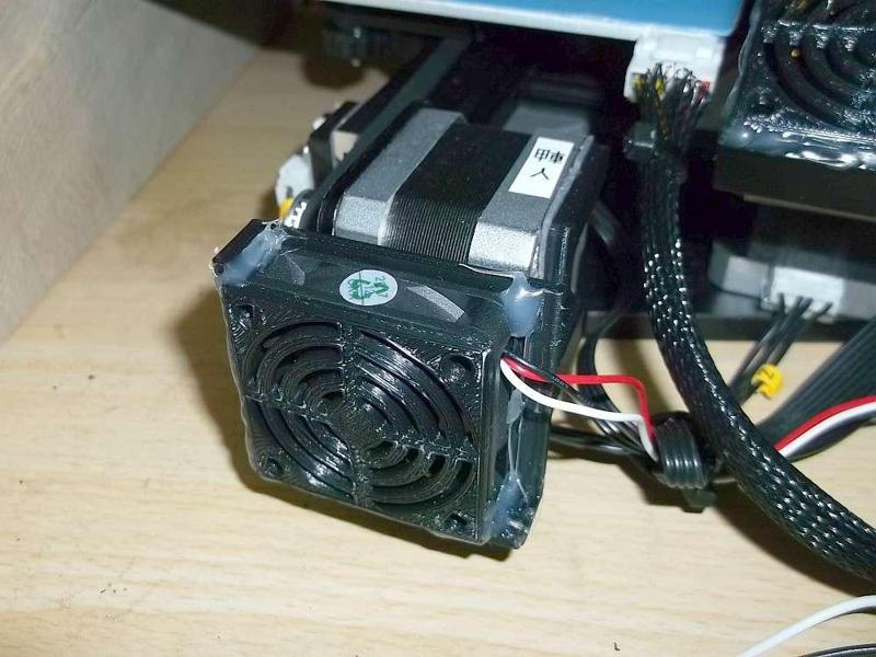 Ender2/HICTOP 3DP-21_stay for cooling the Y axis stepping motor.