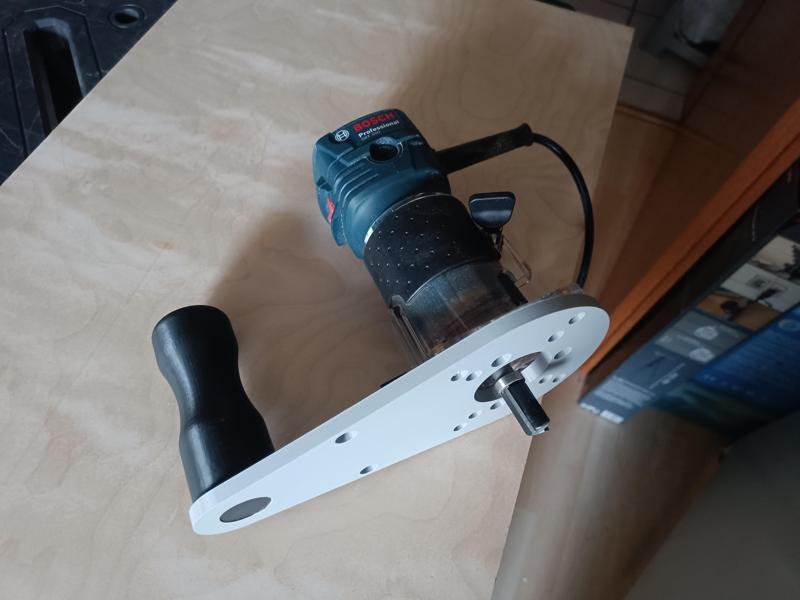 Router base extension plate compatible with Bosch GKF 550/ Bosch GKF 12V / Makita RT700 / Katsu