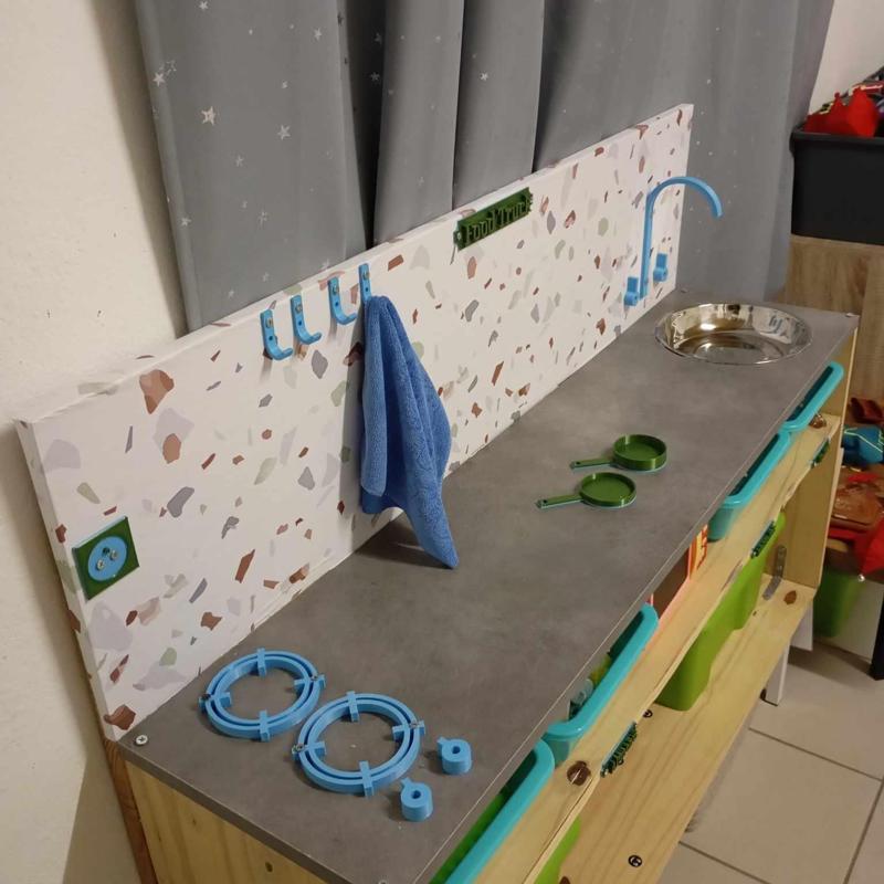 dinette - children's kitchen - tap - hob - frying pan...