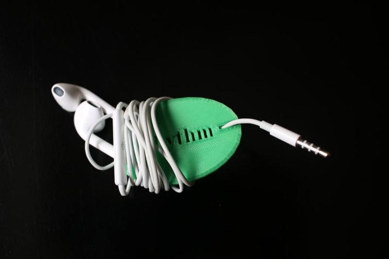 BlocksCAD Earphone Holder