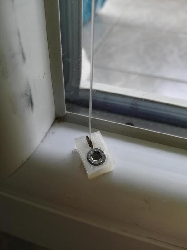 Window blinds string tension