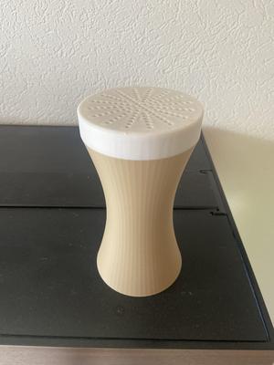 Box for fish food with sieve