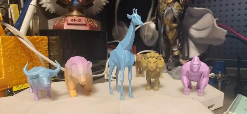 Two Treasures Zoo—Geometric Giraffe