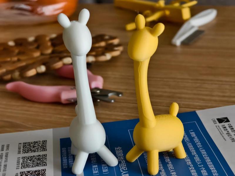 Giraffe Office Miniature