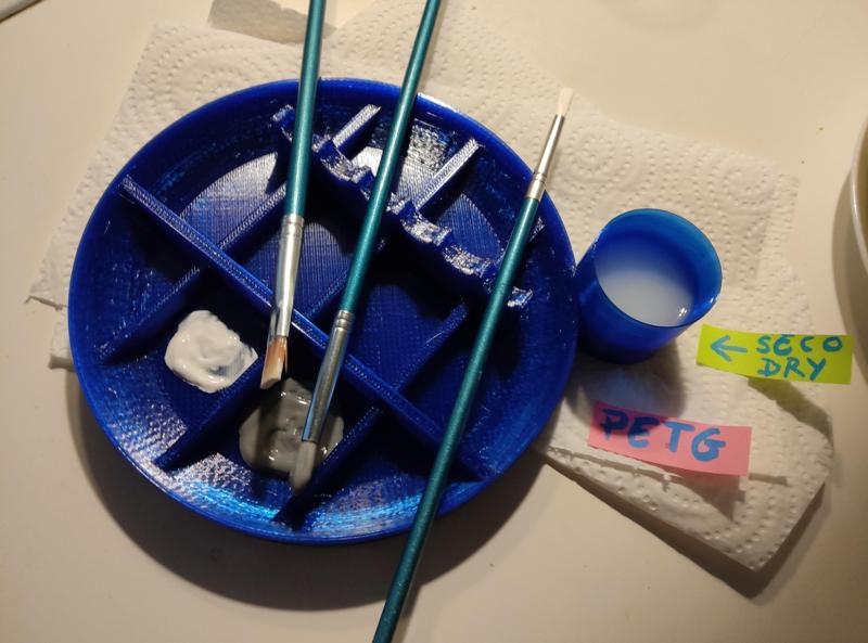 Palette + brush holder + glass.