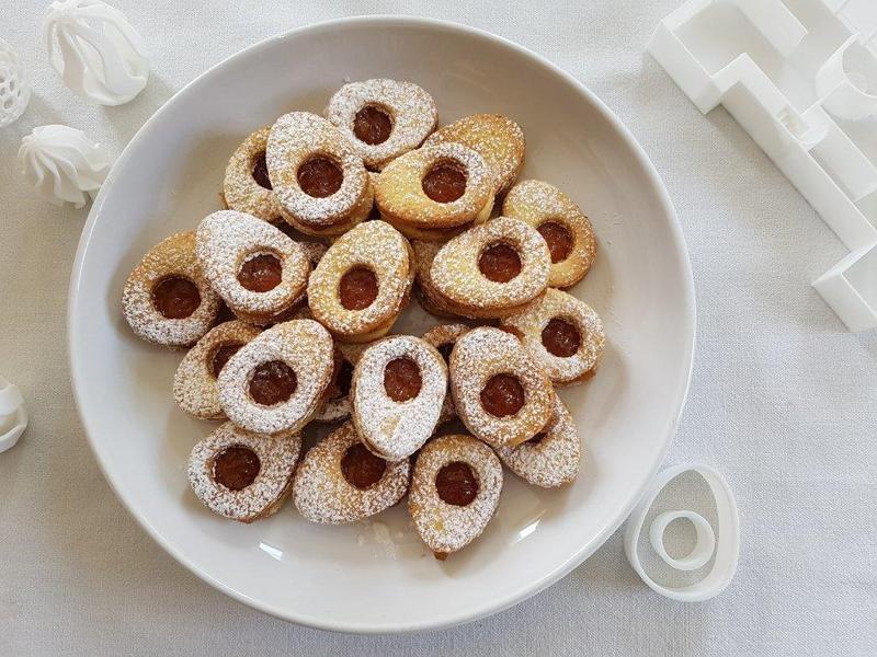 Egg w/ Yelk Cookie Cutter