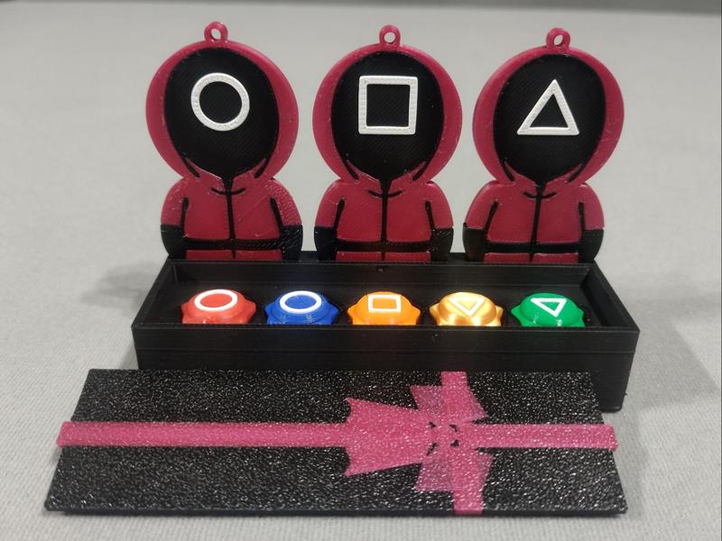 Gong-gi case + keychains, gongi coffin. 