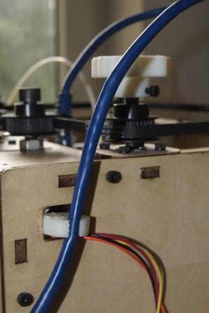 Makerbot extruder cable clip