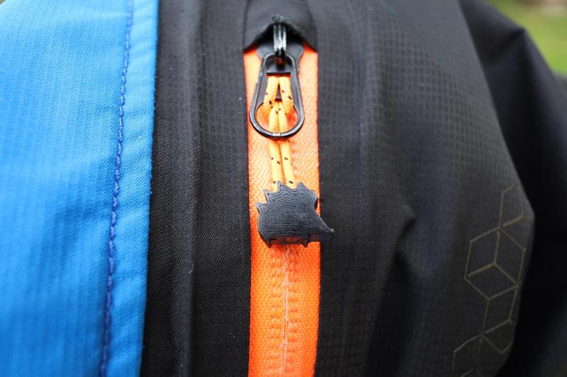 Hedgehog-shaped aglet (cord end)