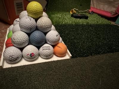 Golf ball pyramid tray