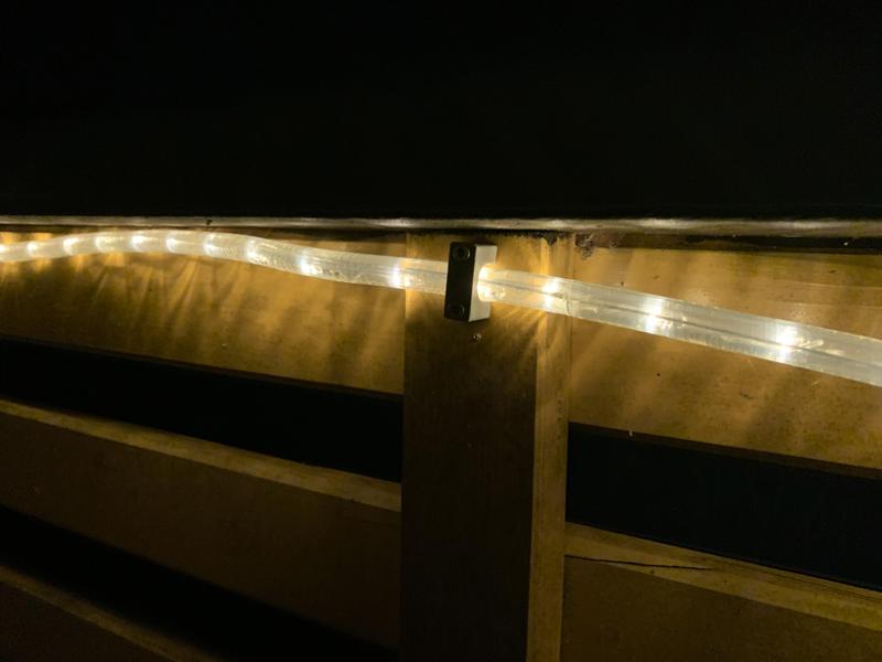 Light chain clamp