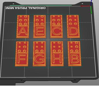 postavené 3D domino modely na prusa mini uspořádány po osmi kusech