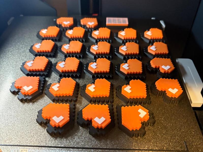 Thick pixelated heart