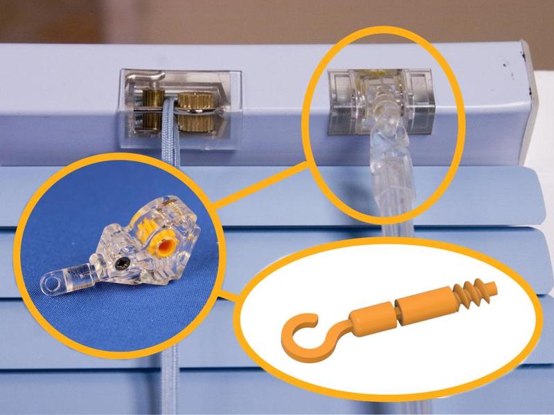 A worm with a hook for the blinds tilt mechanism