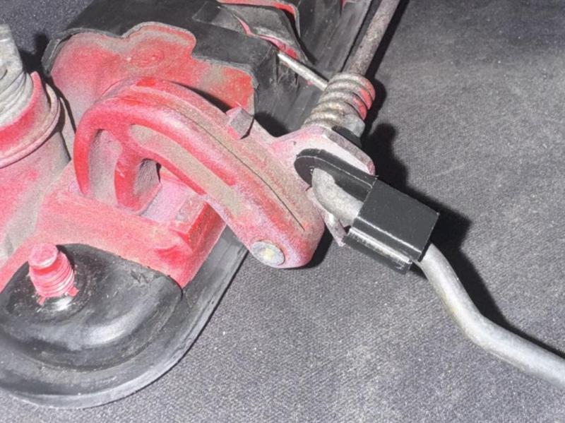 Door handle rod clip