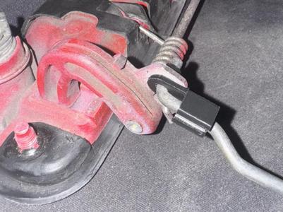 Door handle rod clip