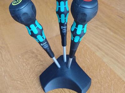 Ball Grip Stand