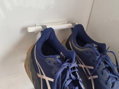 Runnuing shoes hanger