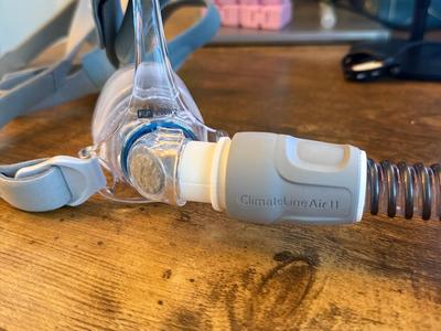 Cpap tube connector