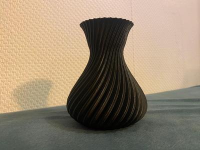 Curved Slit Vase with Grooves and Ridges