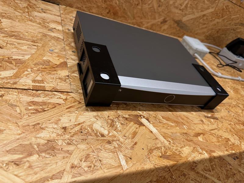 Hikvision DS-7600 Series NVR Wall mount