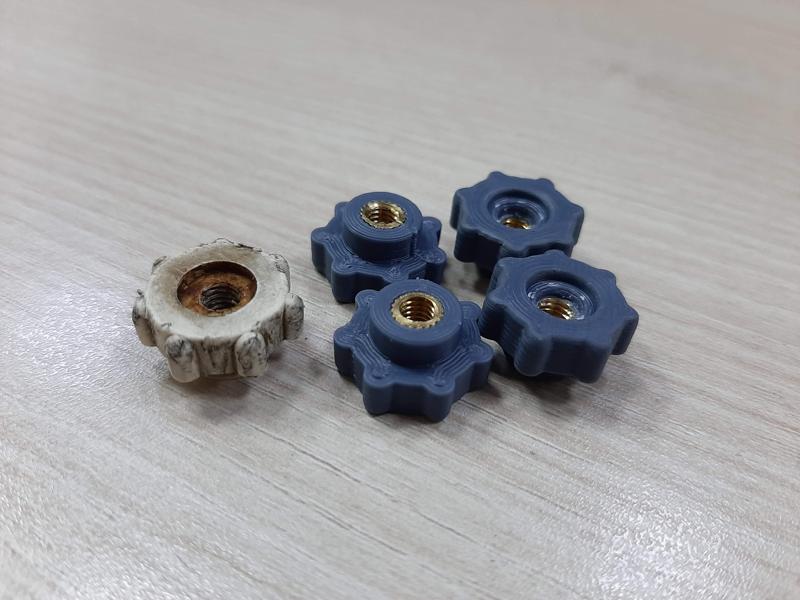 AUDI80 headlight chandelier mounting and adjustment nut