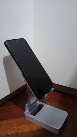 Foldable mobile phone holder