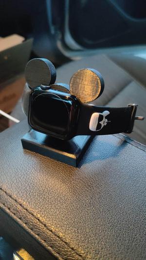 Apple Watch Ladehalter bigger ears and space for cable