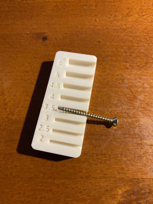 Fast screw measuring block