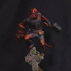 HELLBOY 1-10 SCALE