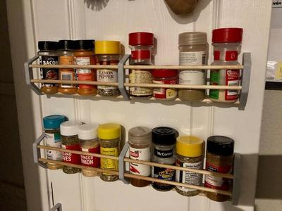 Spice rack center bracket