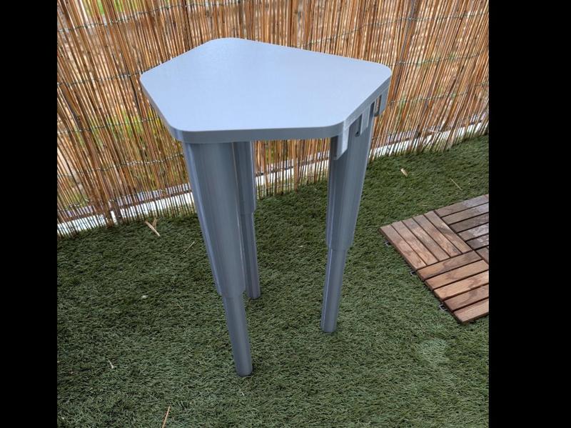 Adjustable, stowable and transportable chair