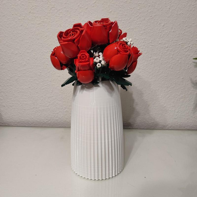 Vase with degraded texture